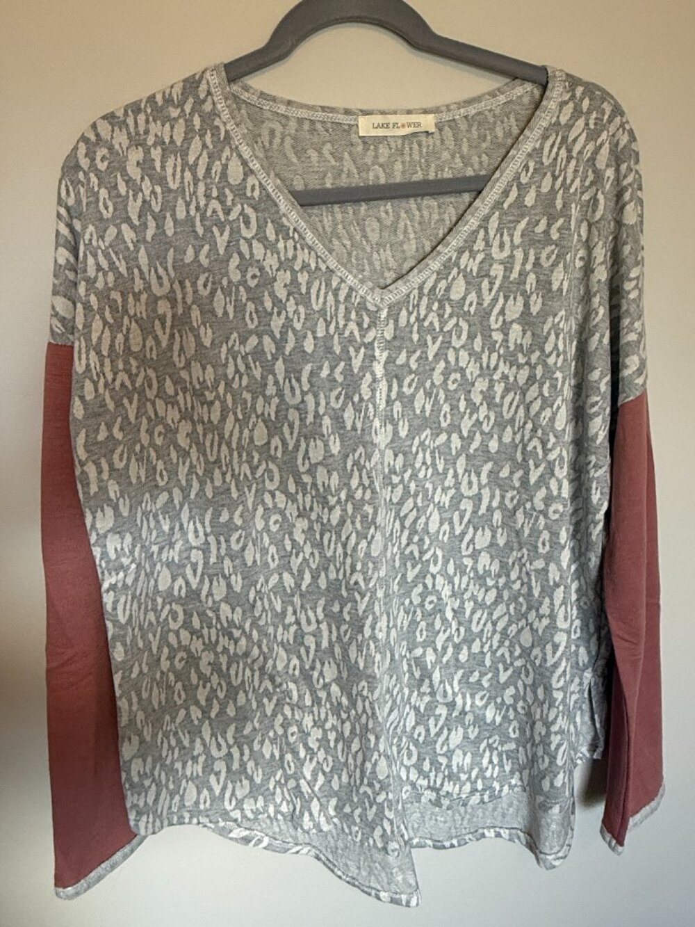 Lake Flower Leopard Print V Neck Lightweight Sweater Top Large NWOT